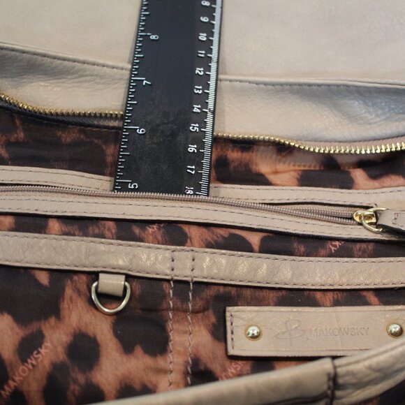 B. Makowsky Leather Shoulder Bag Beige w/gold hardware - Picture 16 of 16